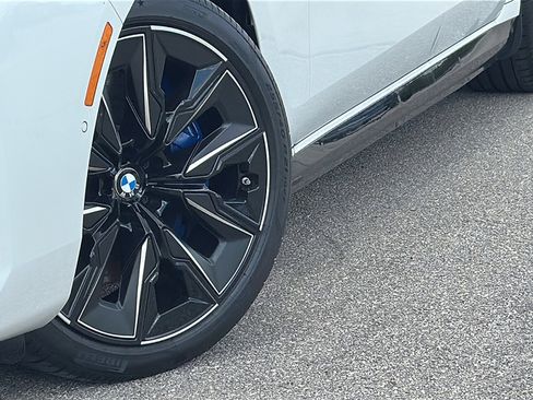 New 2024 BMW i7 xDrive60 w/ Executive Package image 3