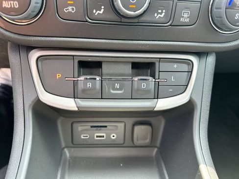 Used 2023 GMC Terrain SLT AWD/4WD image 19