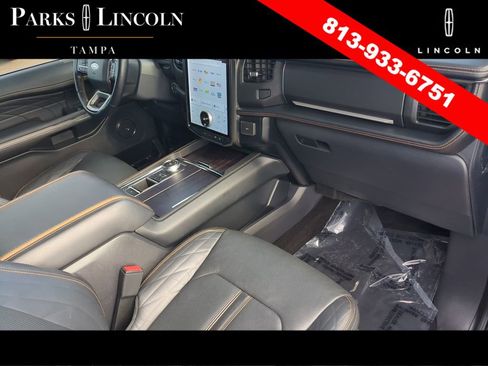 Used 2023 Ford Expedition Platinum RWD image 11