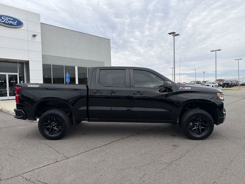 Used 2024 Chevrolet Silverado 1500 LT Trail Boss w/ Convenience Package II image 2