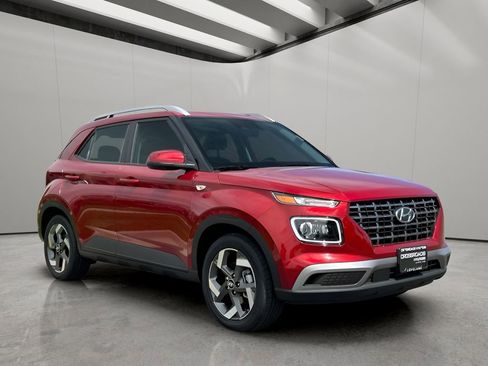 Used 2024 Hyundai Venue Limited image 5