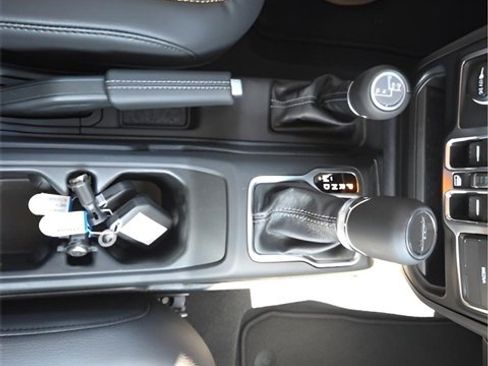 Used 2025 Jeep Gladiator Sport image 21