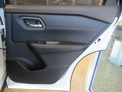 Used 2021 Nissan Rogue SL image 28