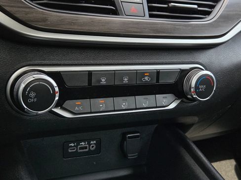 Used 2025 Nissan Altima 2.5 SV FWD image 19