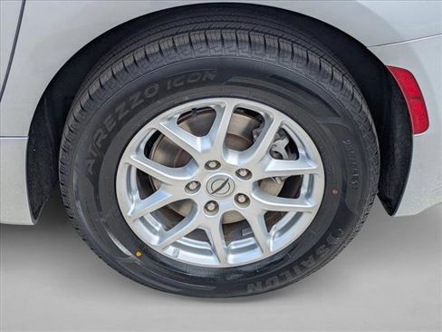 Used 2022 Chrysler Voyager LX FWD image 22