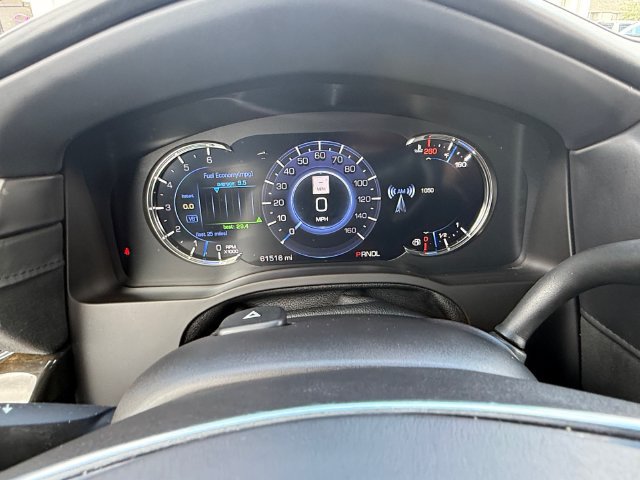 Used 2018 Cadillac Escalade Platinum AWD/4WD image 25