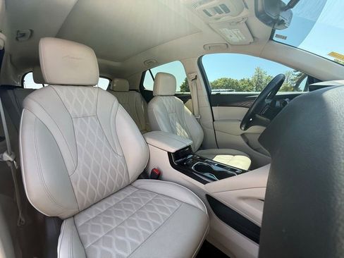 Used 2023 Buick Envision Avenir FWD image 29