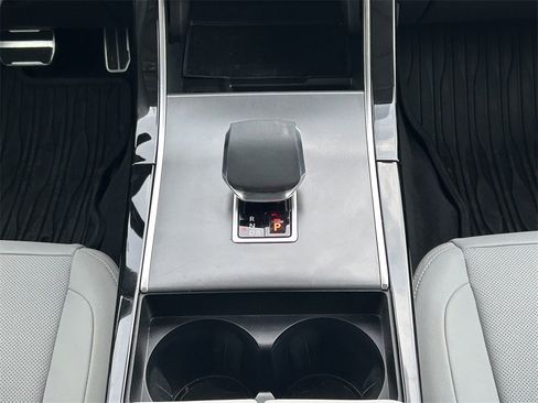 Used 2025 Land Rover Range Rover Velar Dynamic SE image 22