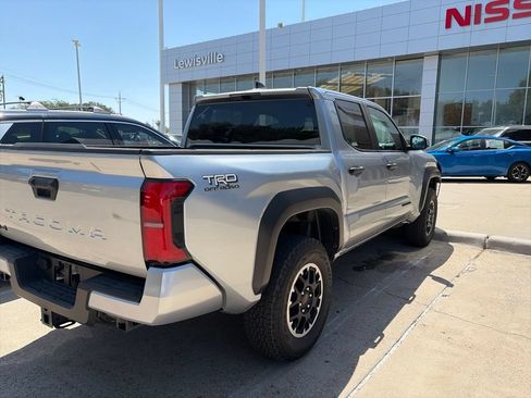 Used 2025 Toyota Tacoma TRD Off-Road AWD/4WD image 7