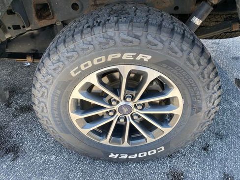 Used 2019 Ford F150 XLT w/ Equipment Group 302A Luxury AWD/4WD image 12