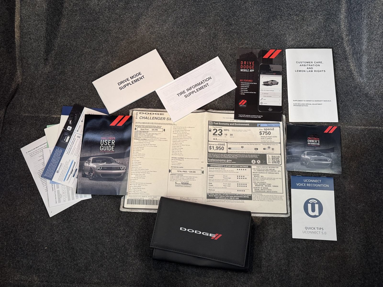 Used 2019 Dodge Challenger SXT RWD image 3