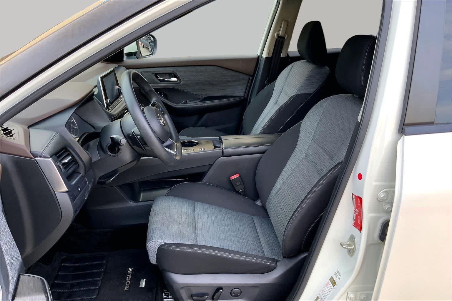 Used 2023 Nissan Rogue SV FWD image 8