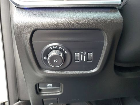 Used 2023 Jeep Grand Cherokee Summit w/ Adv Protech Group IV AWD/4WD image 28