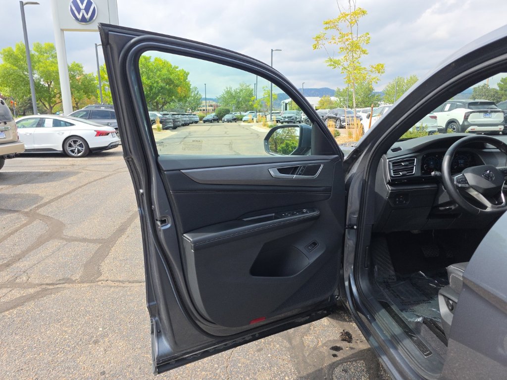 Certified 2024 Volkswagen Atlas Cross Sport SE AWD/4WD image 10