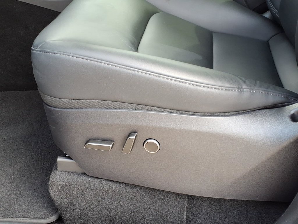 Used 2025 Tesla Model Y Long Range RWD image 26