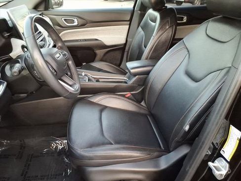 Used 2024 Jeep Compass Latitude w/ Sun and Sound Group AWD/4WD image 6