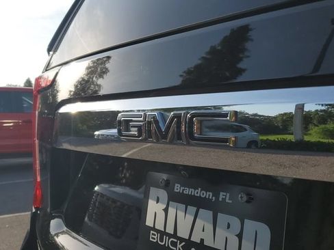 Used 2024 GMC Yukon SLT w/ SLT Luxury Package RWD image 6