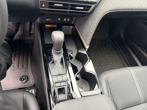 Used 2025 Toyota Camry XLE image 14