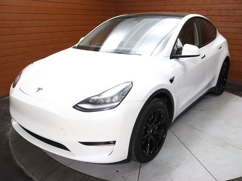 Used 2023 Tesla Model Y Long Range image 42