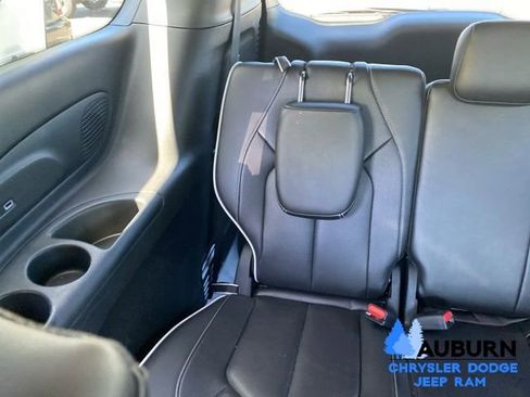 Used 2026 Chrysler Pacifica Limited FWD image 12