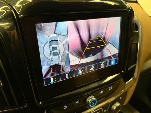 Used 2023 Chevrolet Traverse Premier image 13