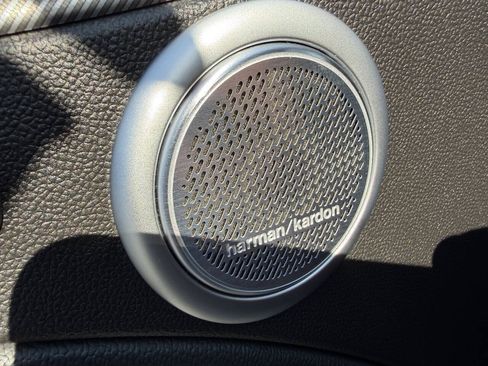 Used 2022 Alfa Romeo Stelvio Veloce AWD/4WD image 17