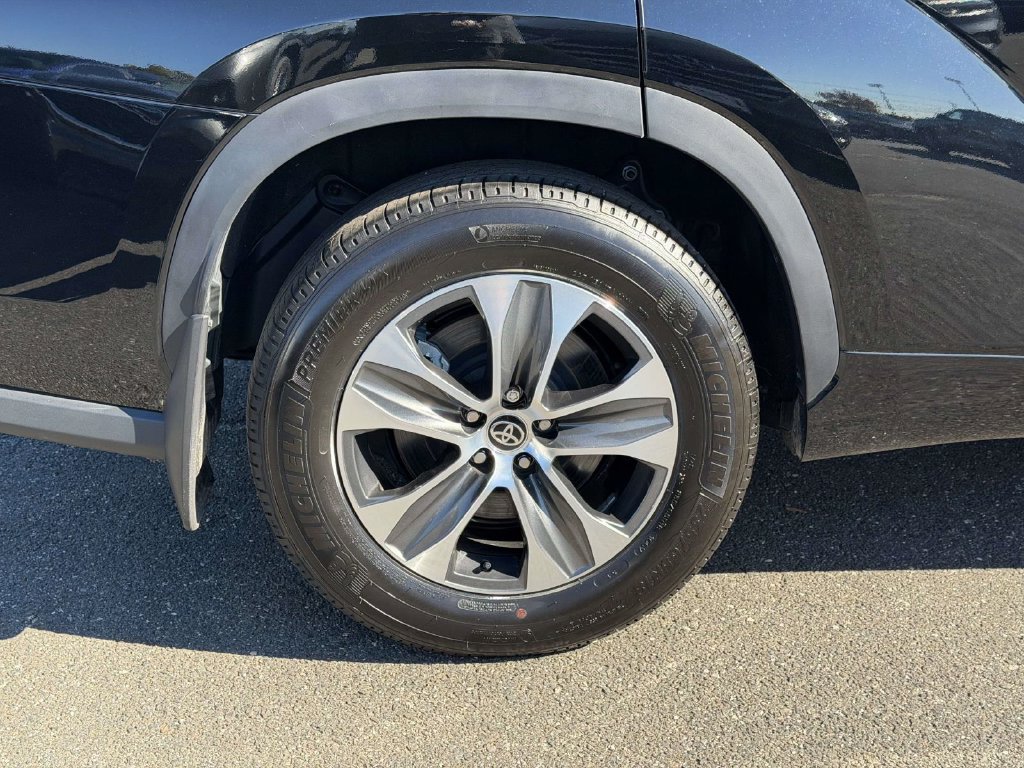 Used 2026 Toyota Highlander XLE AWD/4WD image 11