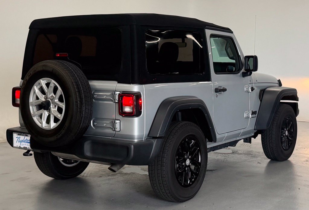 Used 2023 Jeep Wrangler Sport AWD/4WD image 3