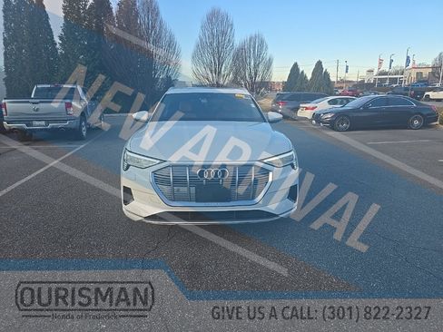 Used 2022 Audi e-tron Premium w/ Towing Package image 3