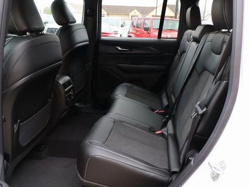 New 2025 Jeep Grand Cherokee Altitude image 35