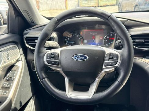 Used 2023 Ford Explorer Limited AWD/4WD image 17