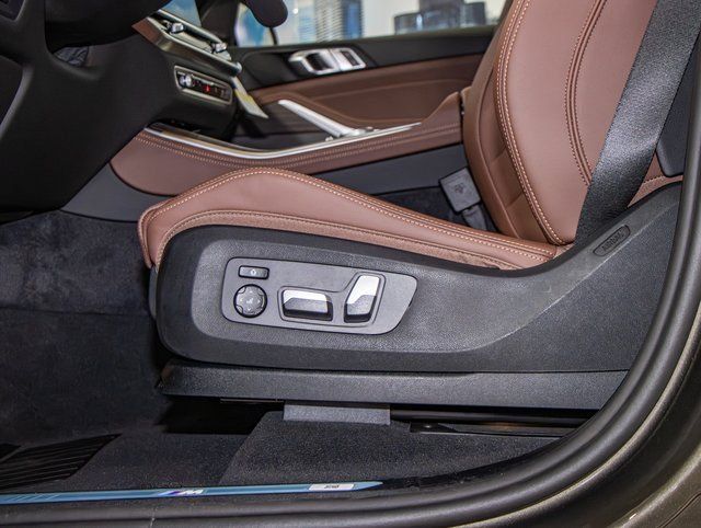Used 2026 BMW X5 xDrive40i w/ M Sport Package AWD/4WD image 15