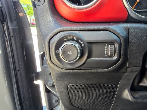 Used 2023 Jeep Wrangler Unlimited Rubicon w/ Cold Weather Group AWD/4WD image 8
