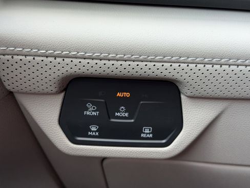 New 2026 Volkswagen Atlas SE FWD image 24