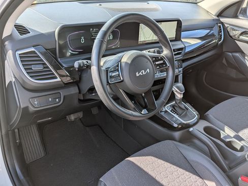 Used 2025 Kia Seltos S image 16