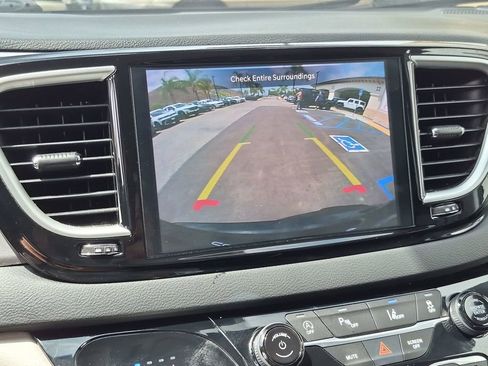 Certified 2023 Chrysler Pacifica Touring-L FWD image 22