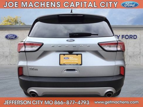 Certified 2022 Ford Escape SE image 9