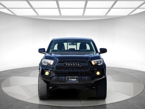 Used 2017 Toyota Tacoma SR5 w/ Tow Package RWD image 6