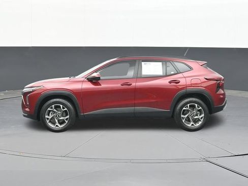 Used 2024 Chevrolet Trax LT w/ LT Convenience Package FWD image 8