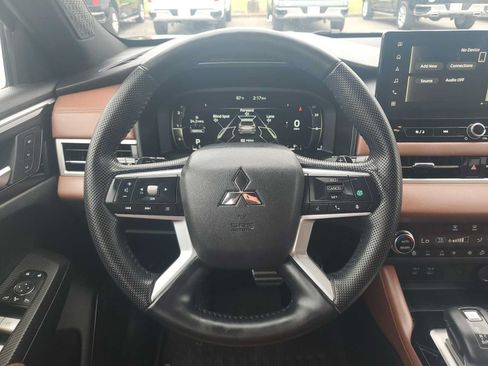 Used 2025 Mitsubishi Outlander SEL FWD image 17