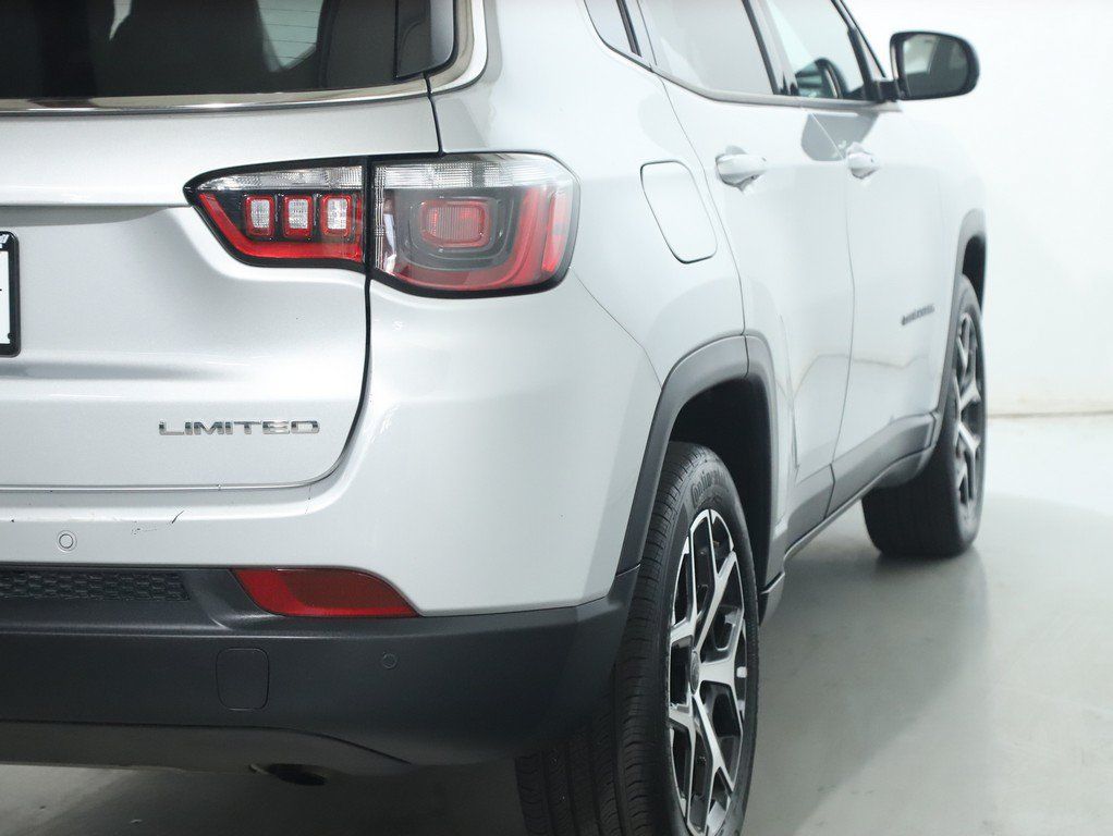 Used 2025 Jeep Compass Limited AWD/4WD image 49