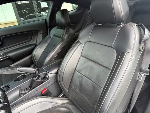 Used 2021 Ford Mustang GT Premium w/ GT Performance Package RWD image 3