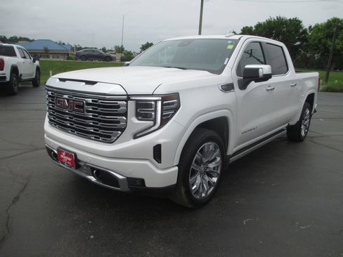 Used 2024 GMC Sierra 1500 Denali w/ Denali Reserve Package AWD/4WD image 11