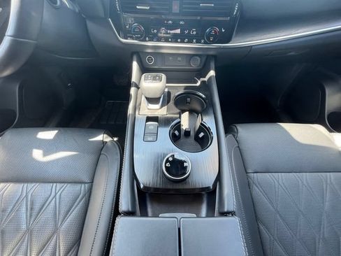 Used 2023 Nissan Rogue Platinum w/ Platinum Premium Package AWD/4WD image 3