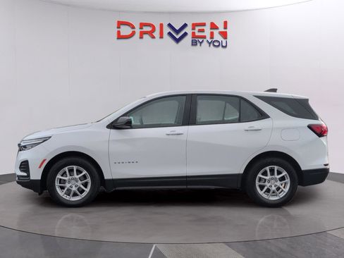 Used 2024 Chevrolet Equinox LS FWD image 2
