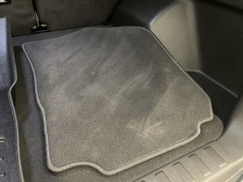 Used 2023 Chevrolet Equinox Premier FWD image 32