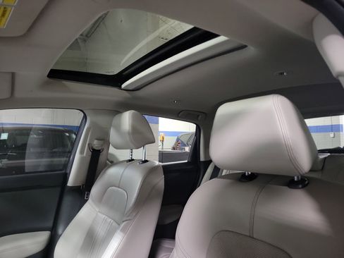 Used 2023 Honda HR-V EX-L image 16