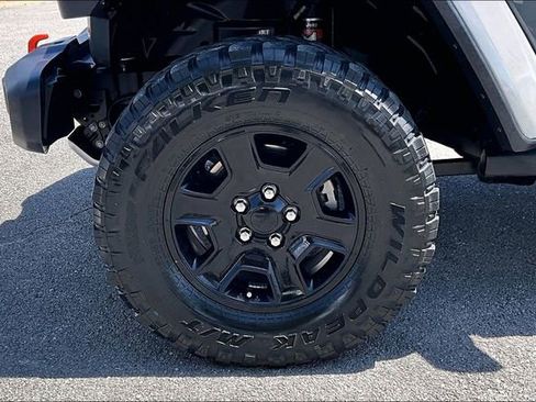Used 2020 Jeep Gladiator Mojave AWD/4WD image 31