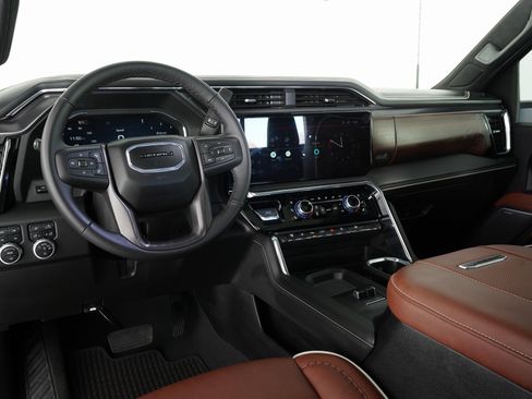 Used 2025 GMC Sierra 3500 Denali Ultimate image 16
