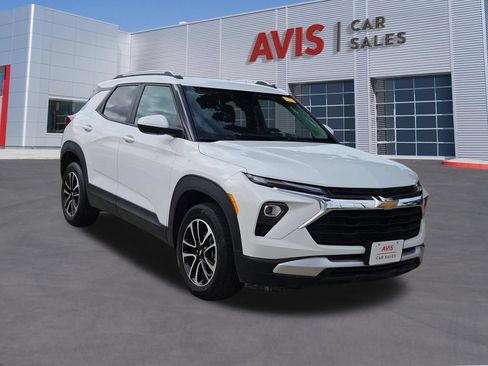 Used 2025 Chevrolet TrailBlazer LT AWD/4WD image 9